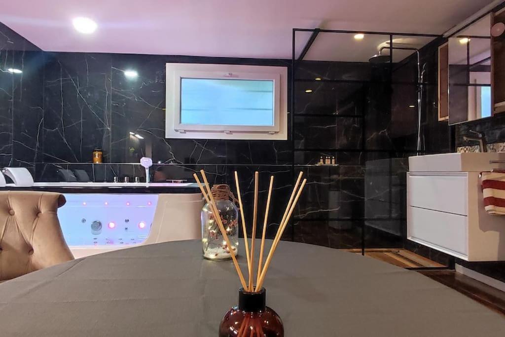 Studio Paisible Et Balneo Vezin-le-Coquet Kültér fotó